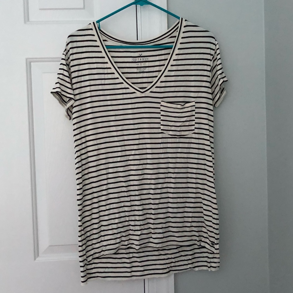 American Eagle High-Low V-Neck Tshirt